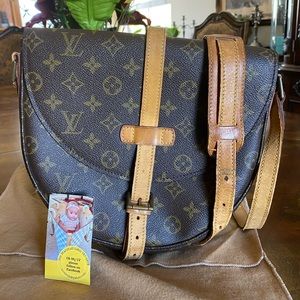 Authentic Chantilly Louis Vuitton GM Crossbody
